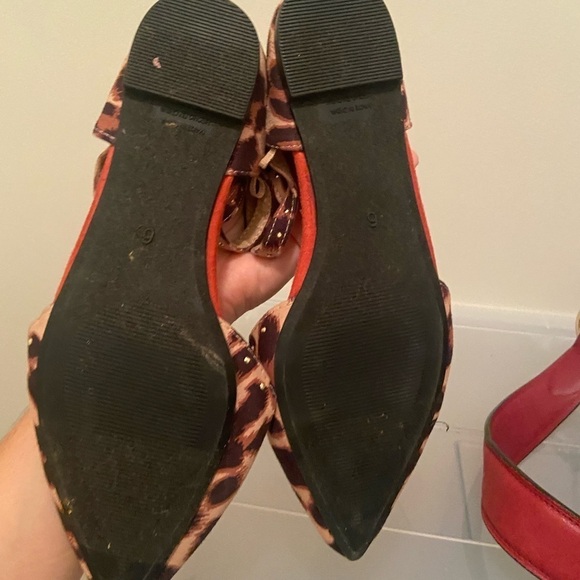 Size 6 Old Navy Leopard flat shoes - Picture 5 of 6
